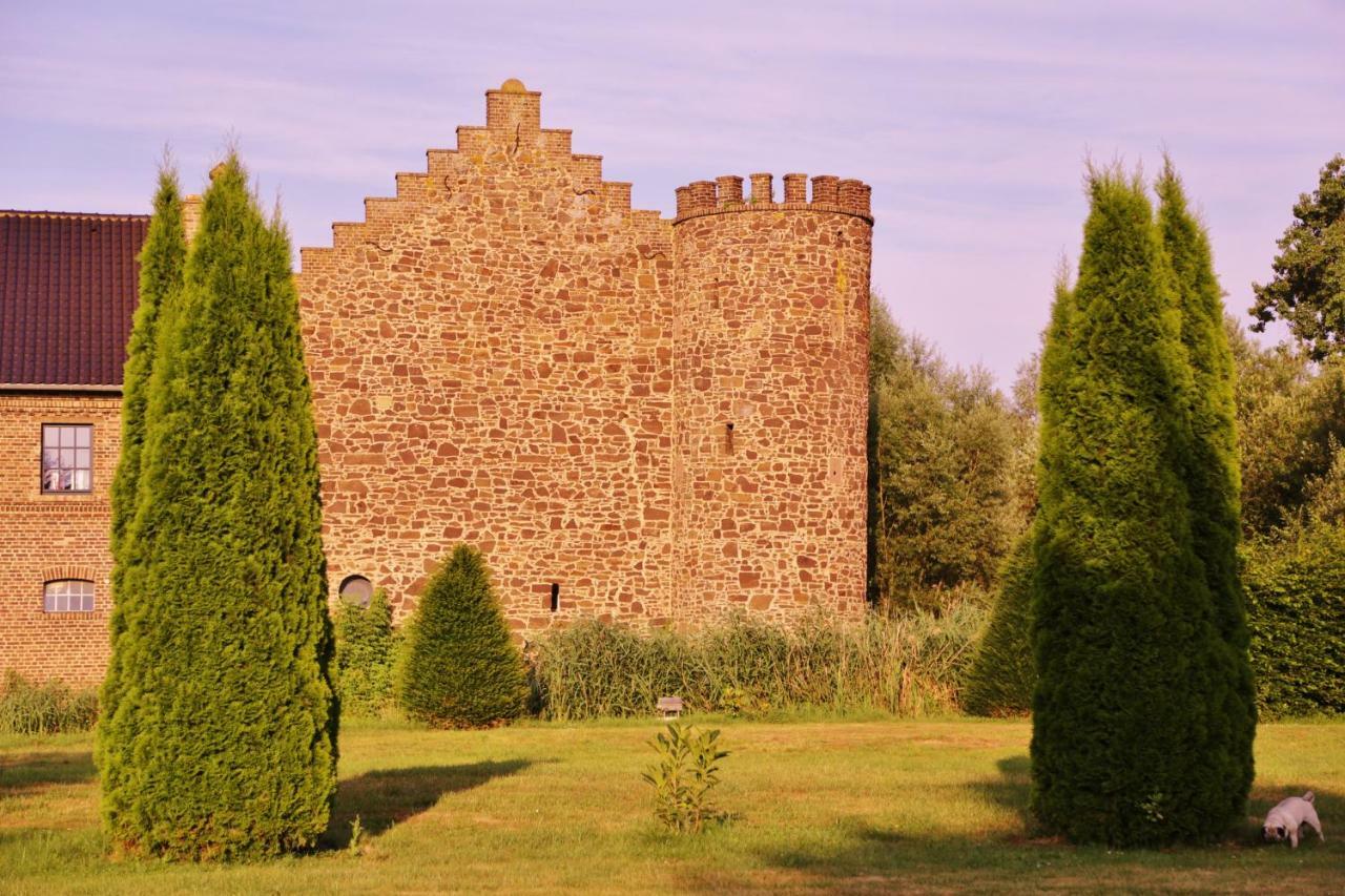 Отель Kleeburg Ойскирхен Экстерьер фото